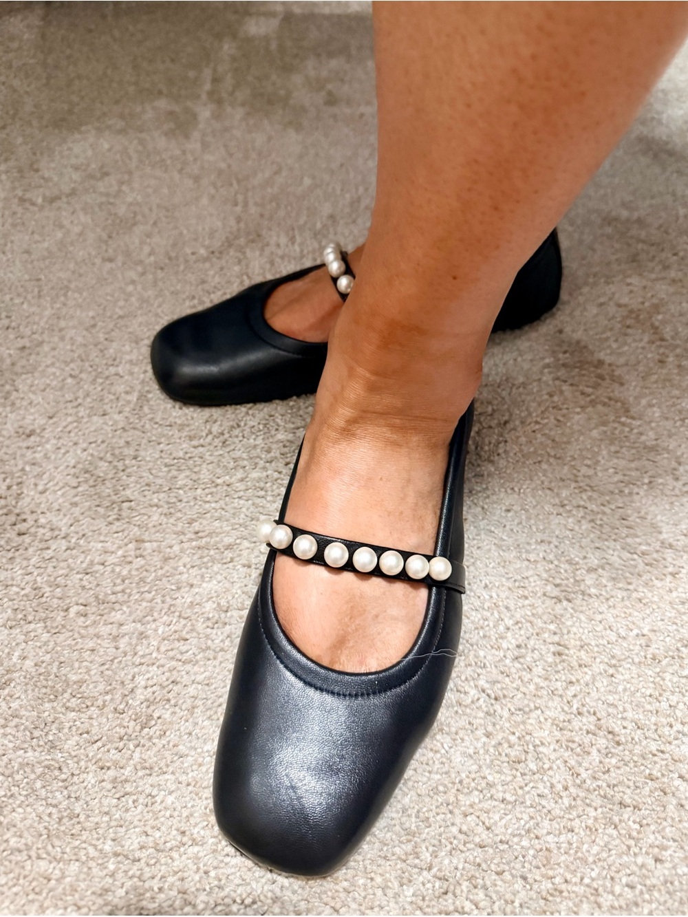 Stuart Weitzman Goldie Pearl Ballet Flat Black Leather-Size 8